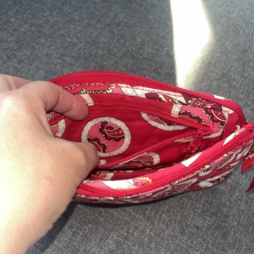 Vera Bradley Rosy Posies  Quilted Wristlet Wallet Floral Zipper Credit Card - Picture 8 of 8